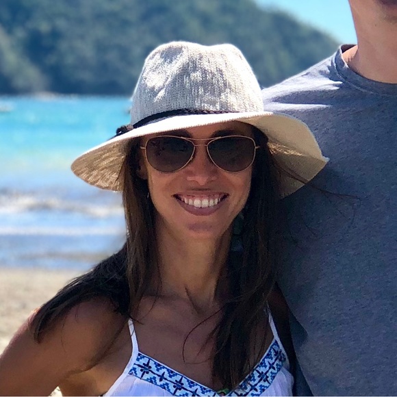 Meet your Posher, Heather - Picture 1 of 1